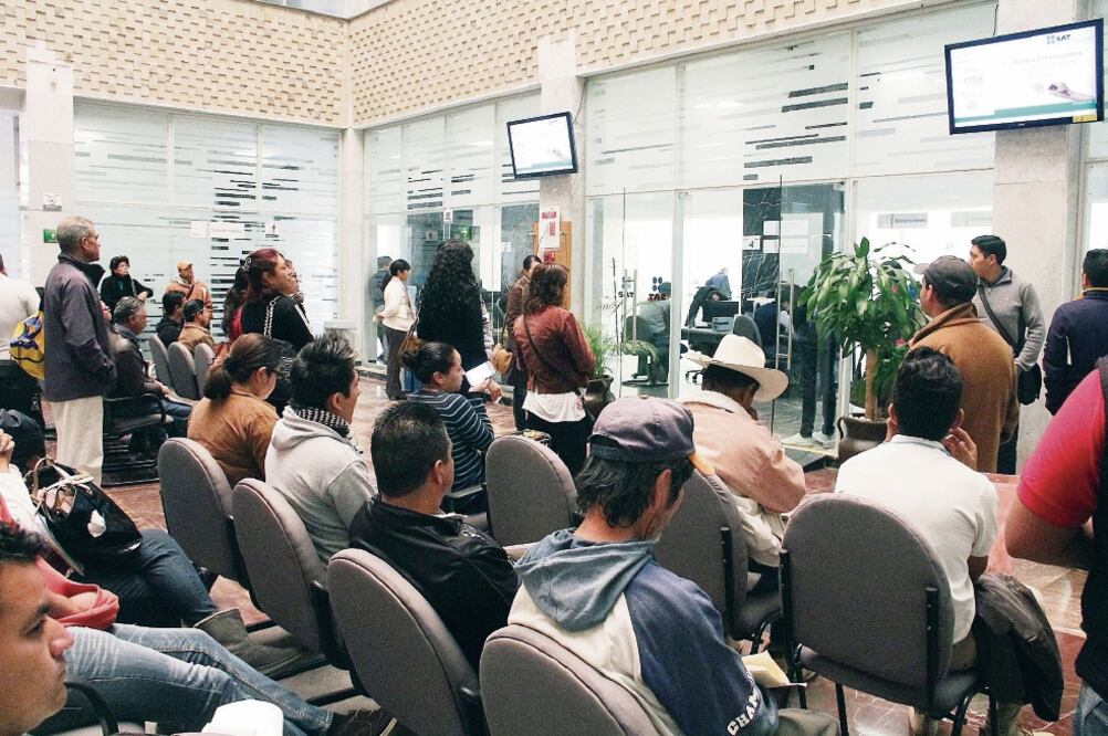 De acuerdo con un fiscalista, en 2018 se actualizan las tablas para el cálculo del Impuesto Sobre la Renta (ISR) para las personas físicas asalariadas, lo cual implicará un menor pago por parte del contribuyente. (ARCHIVO EL UNIVERSAL)