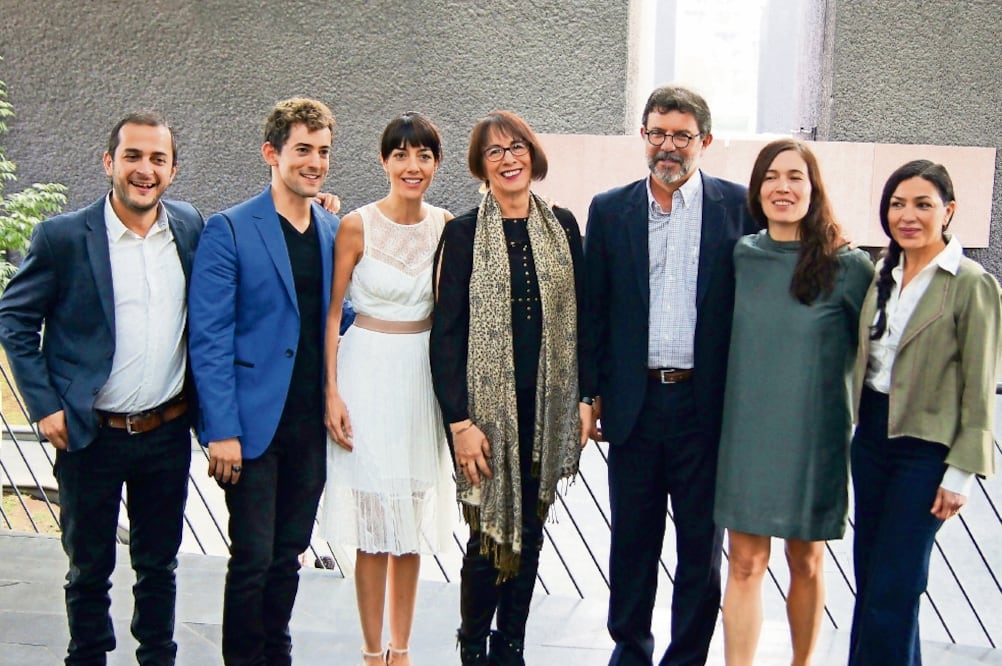 Luis Gerardo (saco azul y camisa negra) durante la presentación de la Fiesta Internacional de Cine en San Luis Potosí (CORTESÍA)