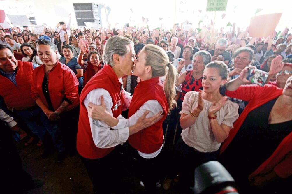 aspirante tricolor visitó el municipio de Ecatepec acompañado de su esposa, Fernanda Castillo de Del Mazo (JORGE ALVARADO. EL UNIVERSAL)
