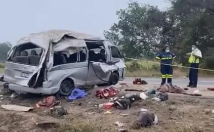 Volcadura de camioneta en autopista de Veracruz deja tres muertos y 16 heridos