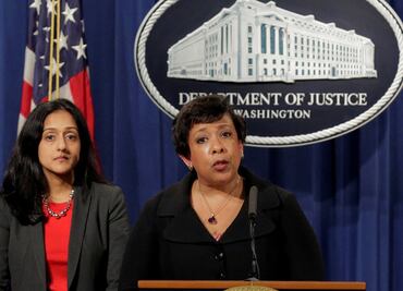 Lynch no presentará cargos contra Clinton por correos