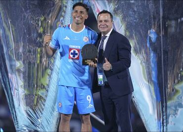 Víctor Velázquez, presidente del Cruz Azul, festeja el título con emotivo mensaje; "Es un legado de grandeza"