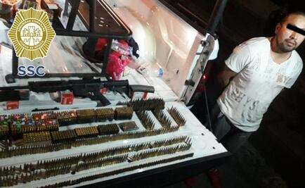 Detienen a hombre con arma larga, más de mil cartuchos y presunta droga en Iztapalapa