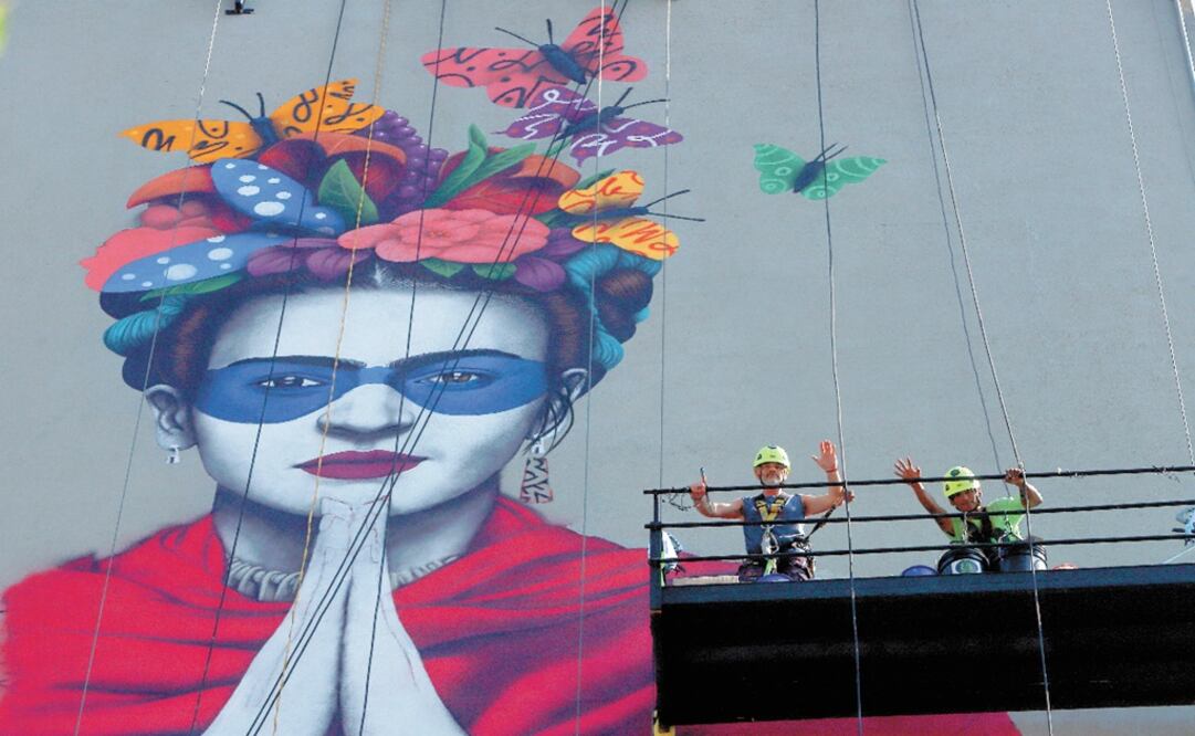 Fin DAC painting the mural “Magdalena” in Guadalajara, Jalisco – Photo: Carlos Zepeda/EL UNIVERSAL