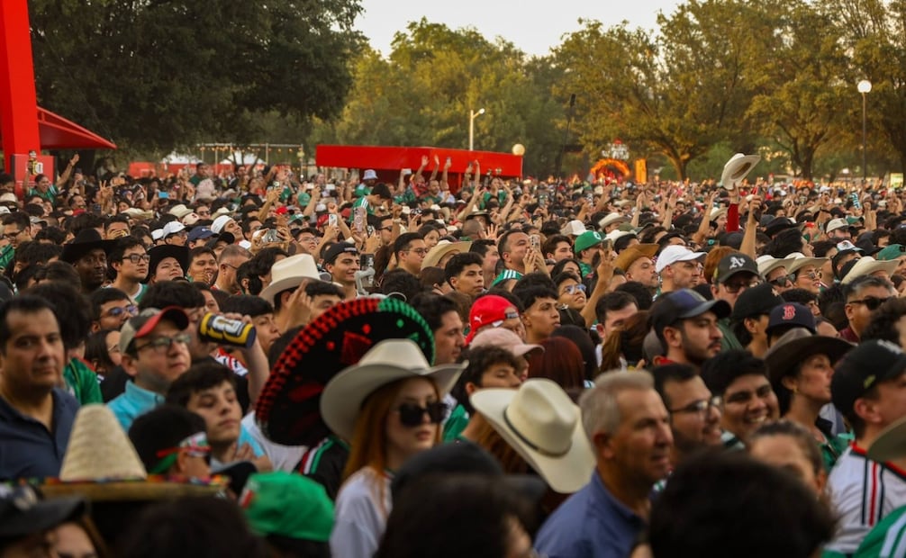 El Fan Fest instalado en el Parque Fundidora en Monterrey, alcanzó este jueves su capacidad máxima por el partido entre México y Corea del Sur. Foto: Especial