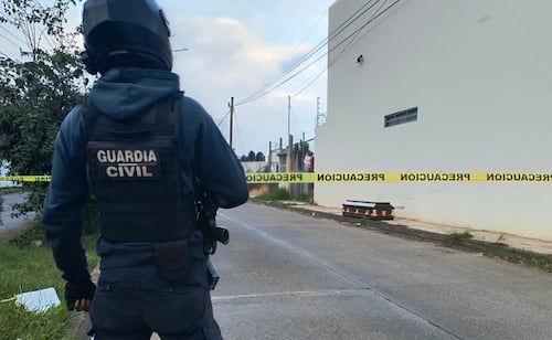 Video: Abandonan cuerpo dentro de un ataúd en Uruapan, Michoacán; autoridades realizan investigaciones