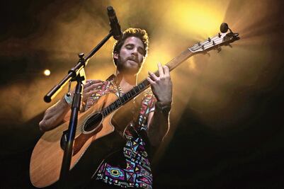 Darren Criss seduce a fans con música