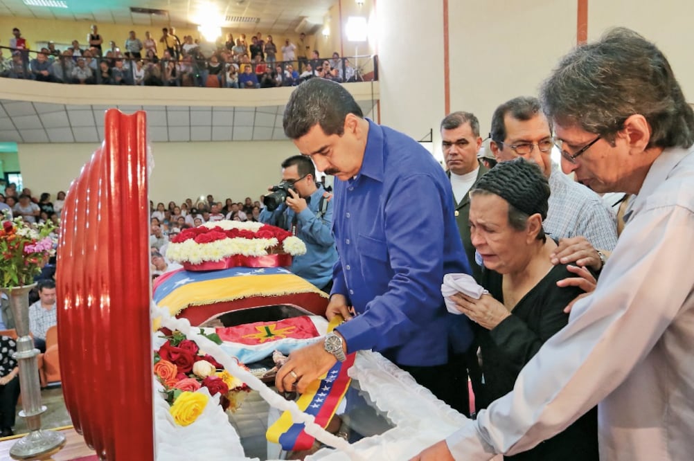Despiden a hermano de Chávez. Maduro, ayer, en el funeral de Aníbal Chávez, hermano del fallecido ex mandatario Hugo Chávez, en Barinas (EFE)