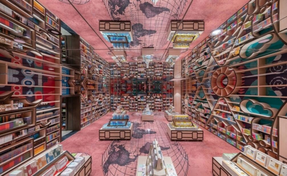 Inauguran alucinante librería laberíntica