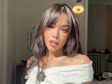 Danna deslumbra en los MTV Miaw con atrevido vestido de látex