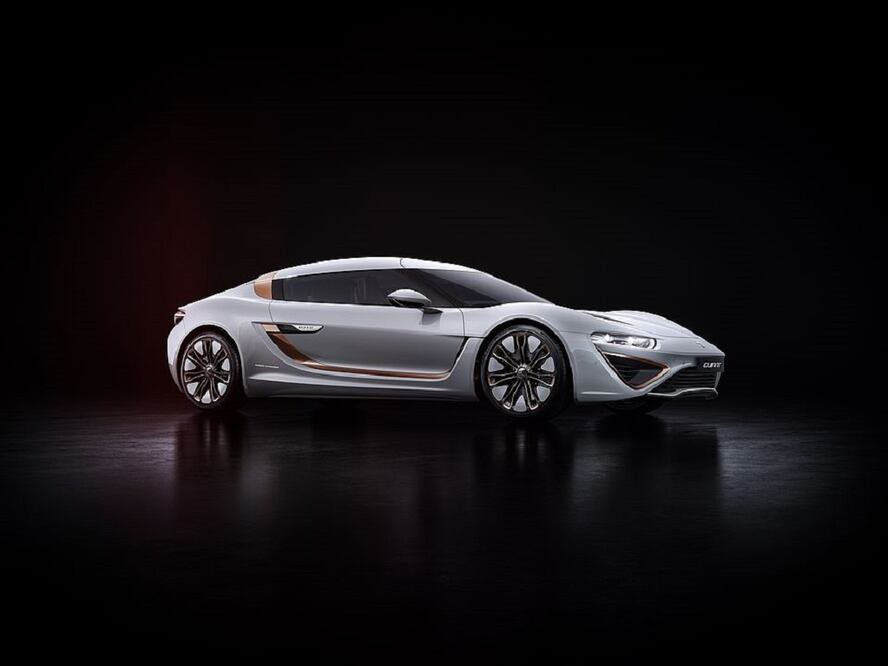 Quant: el coche que se mueve con agua de mar