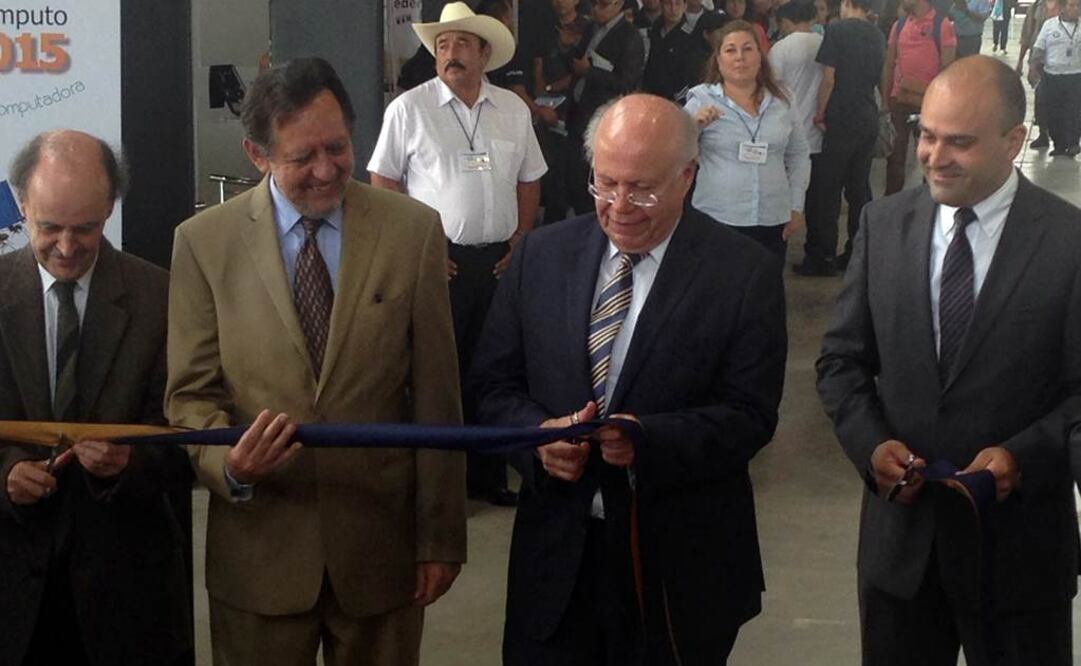 José Narro inauguró la Feria de Útiles Escolares y Cómputo UNAM 2015