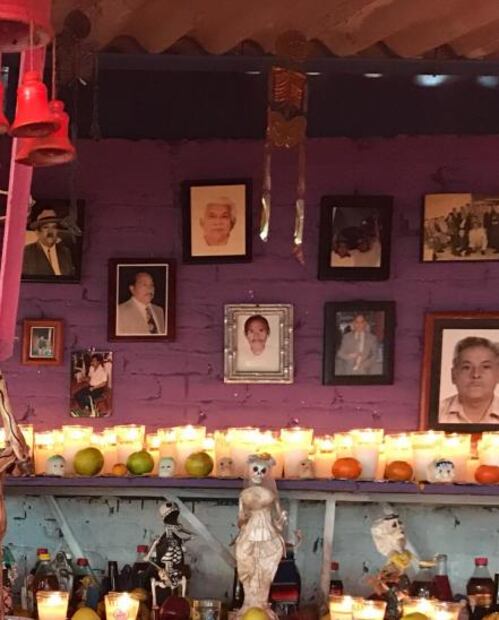 Una megaofrenda para todos los muertos de la ruta