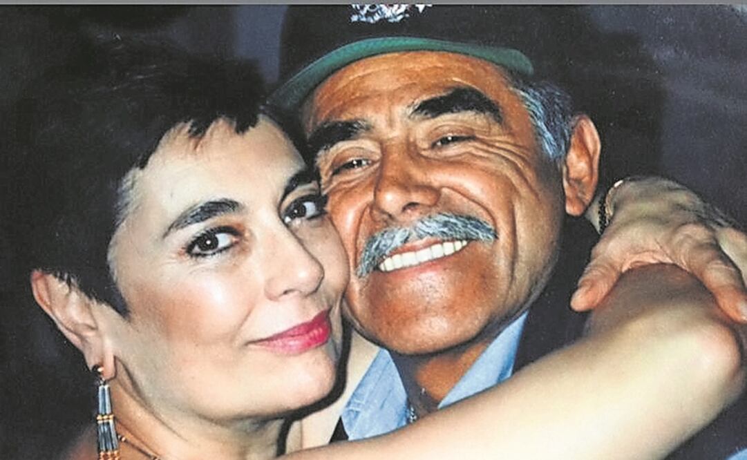 A pesar de que se divorciaron su amor continúo en vida y ahora, un año después de la muerte del comediante ella está con él. Fotos: Instagram