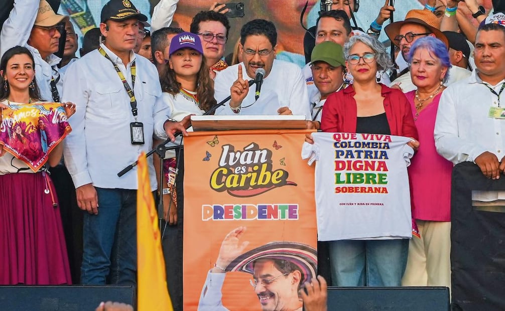 Iván Cepeda, candidato presidencial colombiano del Pacto Histórico, con sus seguidores durante su último mitin de campaña en Barranquilla, el domingo pasado. Foto: Vanessa ROMERO / AFP