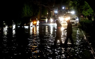 ¿Cuánto llovió este sábado en la CDMX?; granizo tapizó vialidades y atrapó a personas 