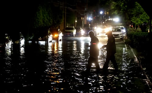 ¿Cuánto llovió este sábado en la CDMX?; granizo tapizó vialidades y atrapó a personas