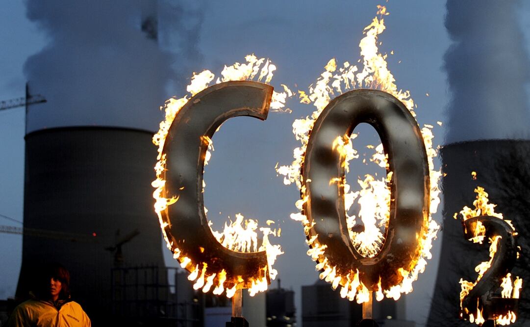 Protestors of environmental organization Greenpeace demonstrate against CO2 emissions - Photo: Kai Pfaffenbach/REUTERS