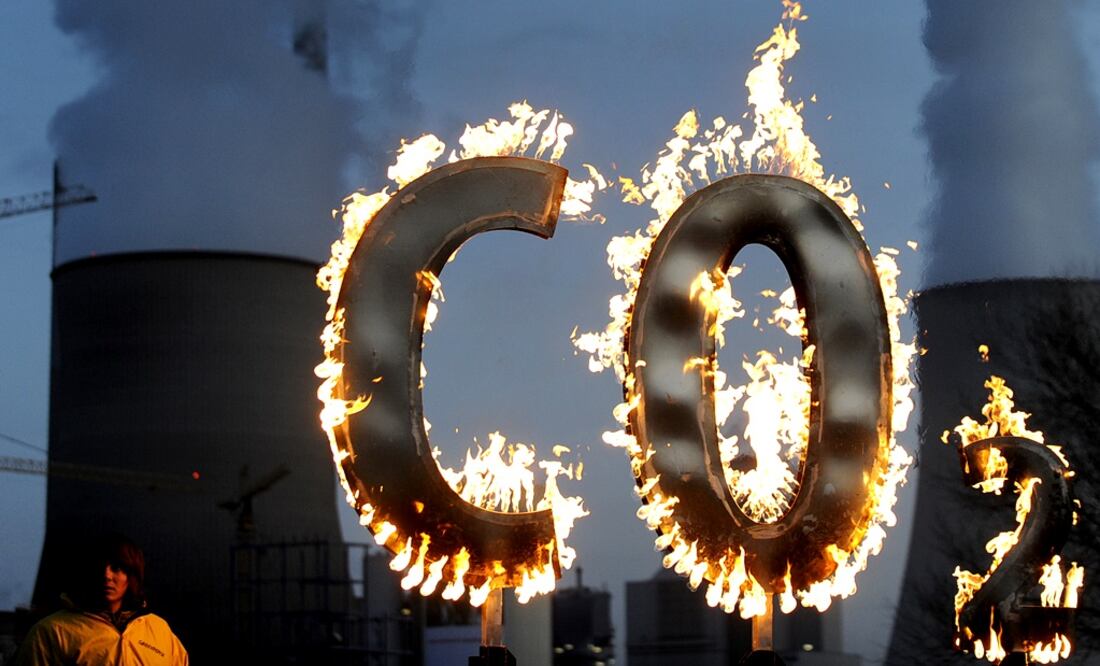 Protestors of environmental organization Greenpeace demonstrate against CO2 emissions - Photo: Kai Pfaffenbach/REUTERS