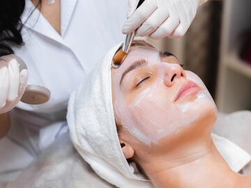 ¿Qué pasa si te lavas la cara con bicarbonato de sodio?