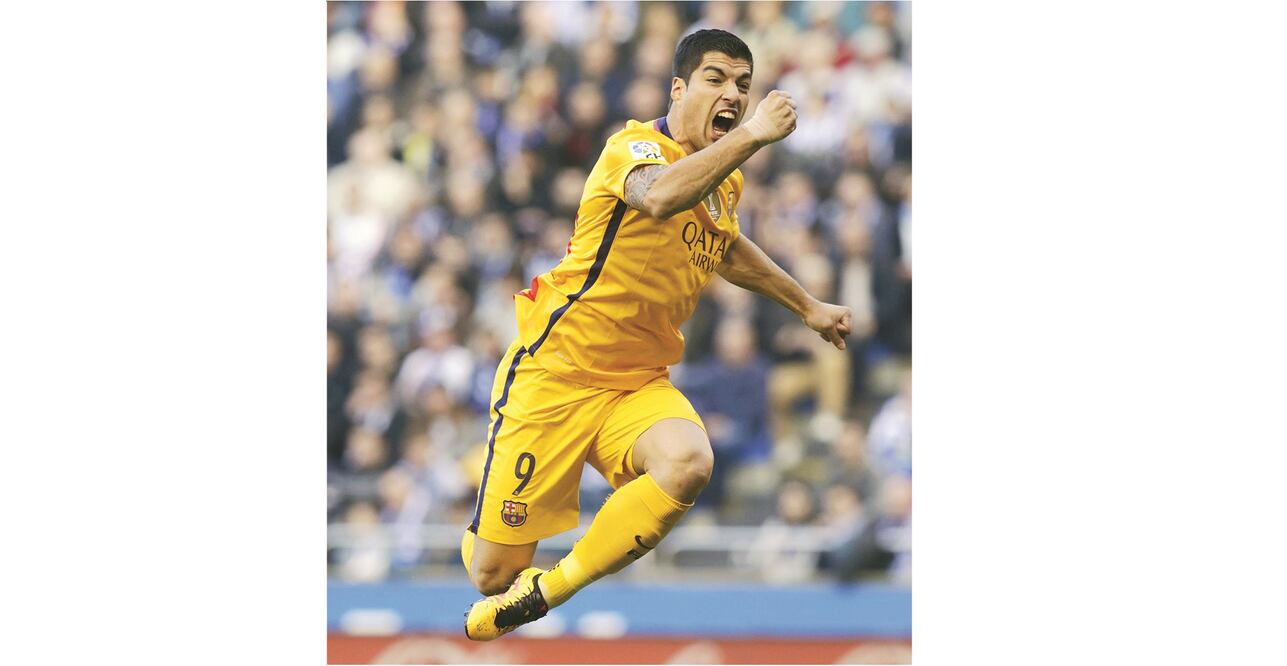 El uruguayo Luis Suárez nunca había marcado 4 goles en ninguna liga en las que ha militado (MIGUEL VIDAL. REUTERS)