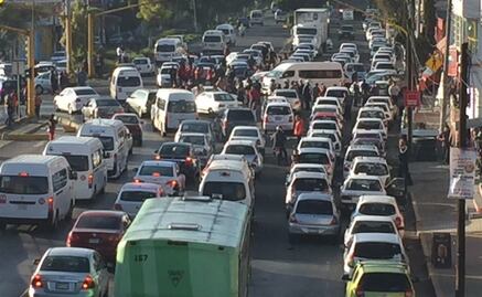 Bloquean taxistas vialidades en Ecatepec; exigen audiencia con gobernador