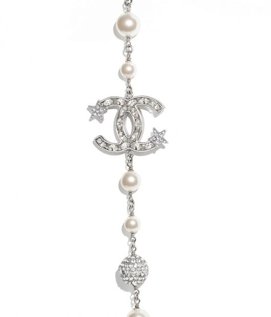 Danna Paola deslumbra con costoso collar de conocida firma francesa