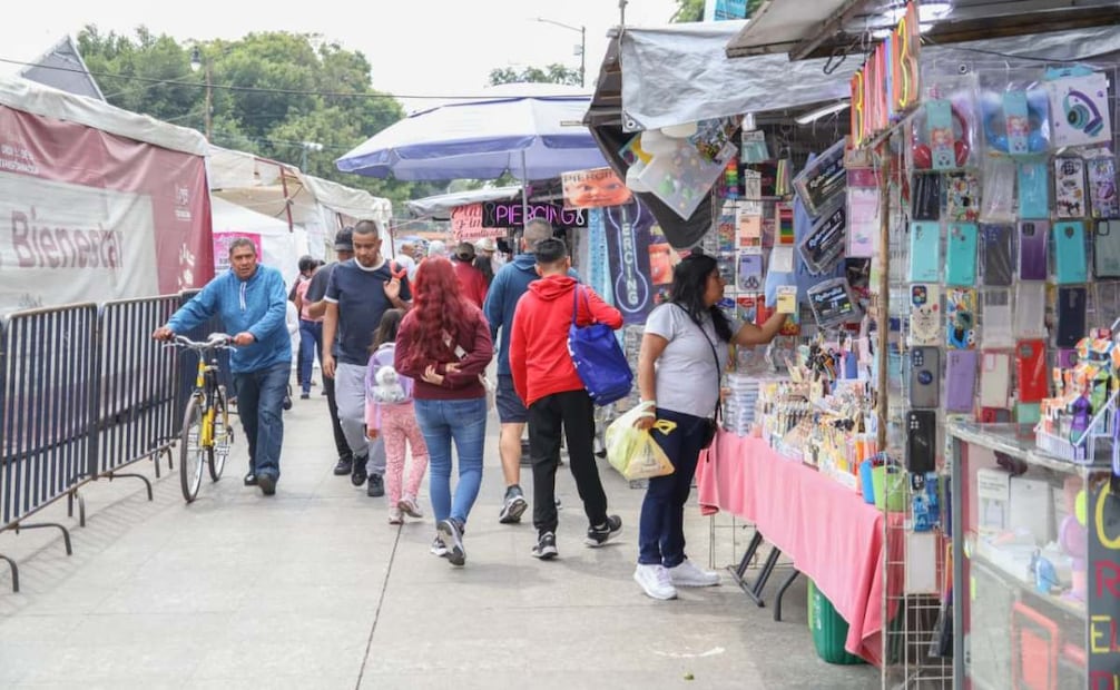 “Está barato y variado”, dicen padres en Expo Regreso a Clases de Iztapalapa; comparan precios con el Centro Histórico.
Foto: Karla Guerrero / EL UNIVERSAL