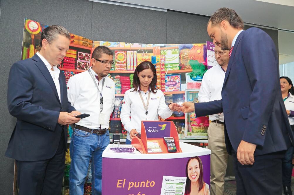 Carlos Ramírez, presidente de la Consar, al anunciar la incorporación de las tiendas Yaestás para recibir ahorros voluntarios para el retiro. (IRVIN OLIVARES. EL UNIVERSAL)