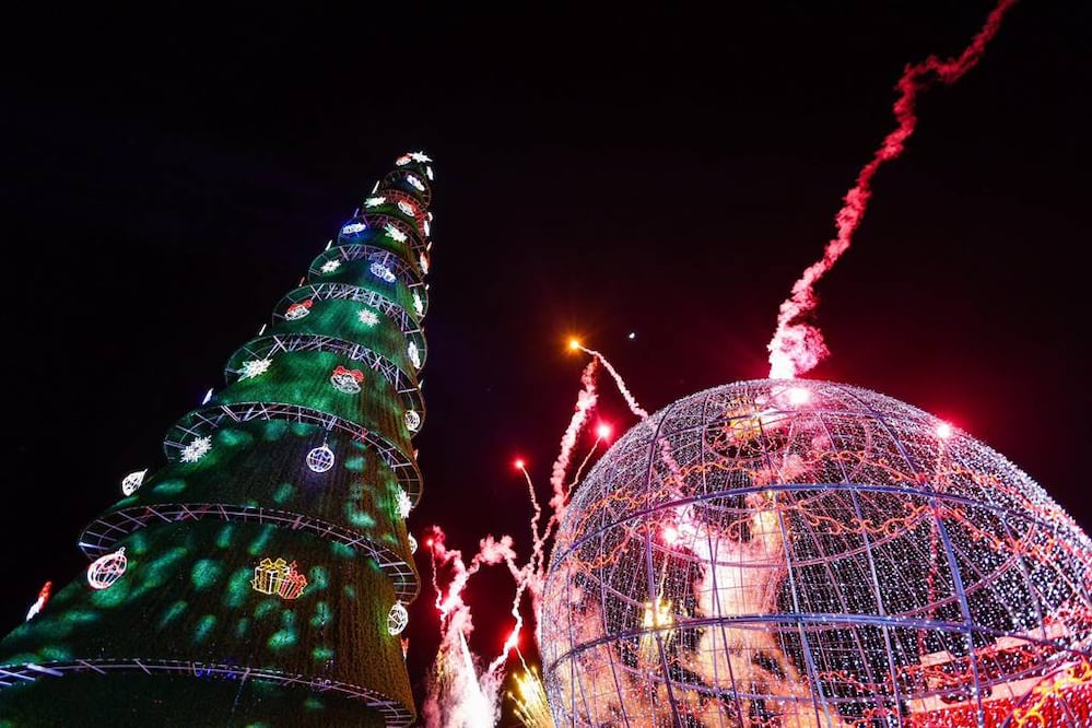 Durante los últimos meses del año, estos pueblos mágicos reciben el espíritu navideño con las feria de la esfera. Foto: Gobierno Municipal de Chignahuapan
