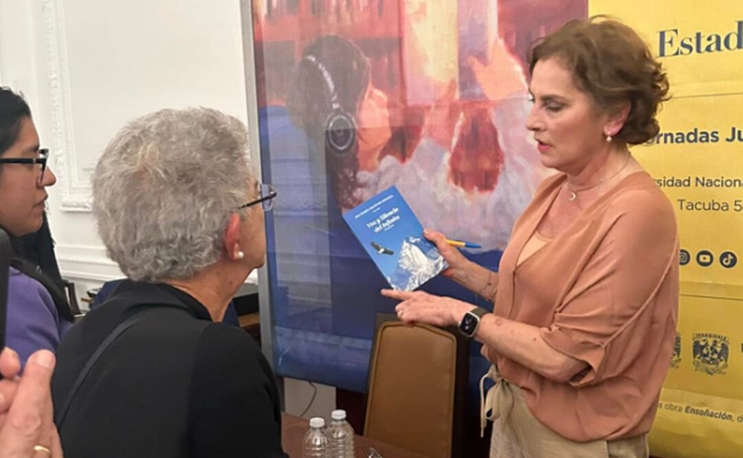 Beatriz Gutiérrez Müller en la FIL del Palacio de Minería. Foto: Ediciones del Lirio.