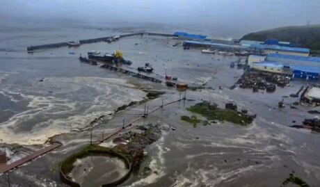 FOTOS: Olas inundan ciudad costera de Rusia tras fuerte terremoto; activa Japón alerta de tsunami