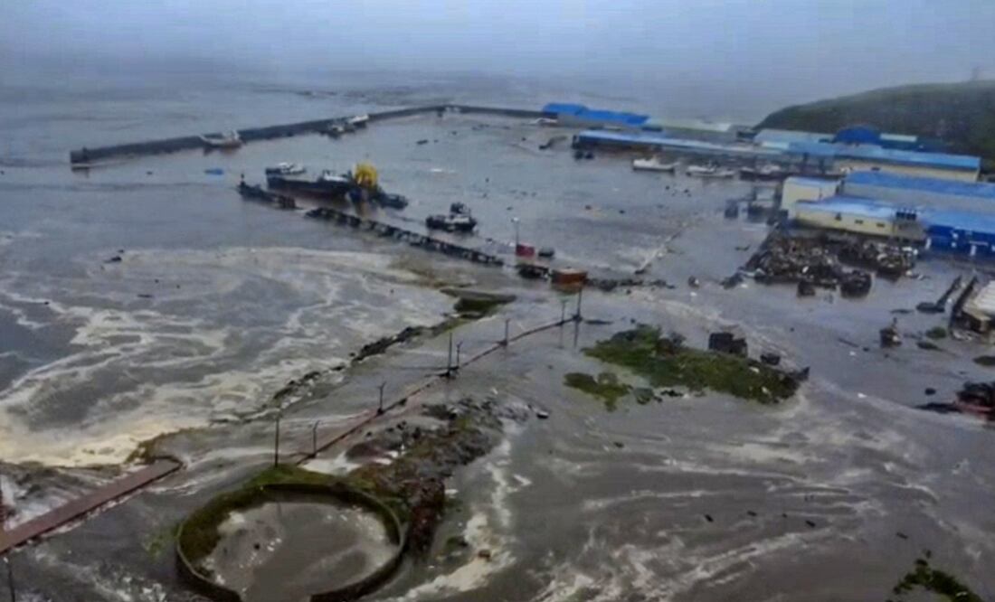 Imagen de una zona inundada en Severo-Kurilsk, en la región de Sajalín, tras un terremoto que azotó el norte de Rusia, el 30 de julio. Foto: EFE
