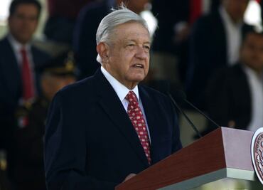Bandera Nacional por encima de banderías partidistas y de intereses de grupos: AMLO