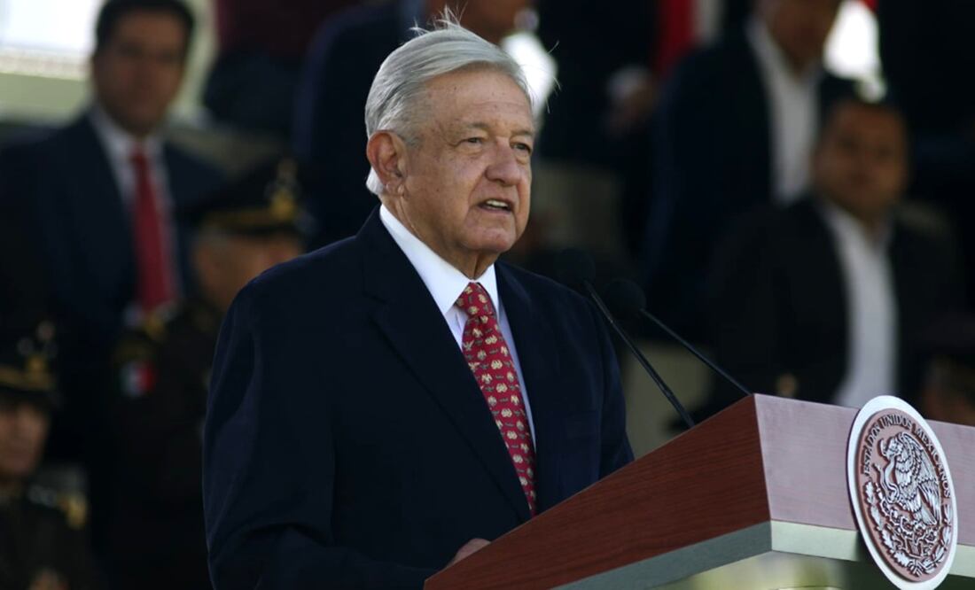 El presidente Andrés Manuel López Obrador aseguró que la Bandera Nacional está por encima de banderías partidistas y otros intereses particulares o de grupos poderosos. Foto: Carlos Mejía