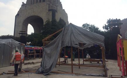 Retiran carpas del Monumento a la Revolución