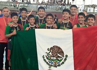 Niños triquis conquistan la Copa Barcelona