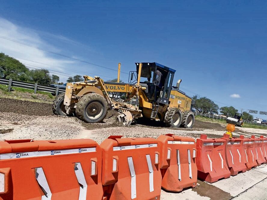 La posibilidad de un mayor gasto de inversión, sobre todo en obra pública, se sacrifica por un gasto creciente en pensiones, las cuales son erogaciones ineludibles y son un rubro demasiado alto, de acuerdo con la Concamín. Foto: Archivo / EL UNIVERSAL
