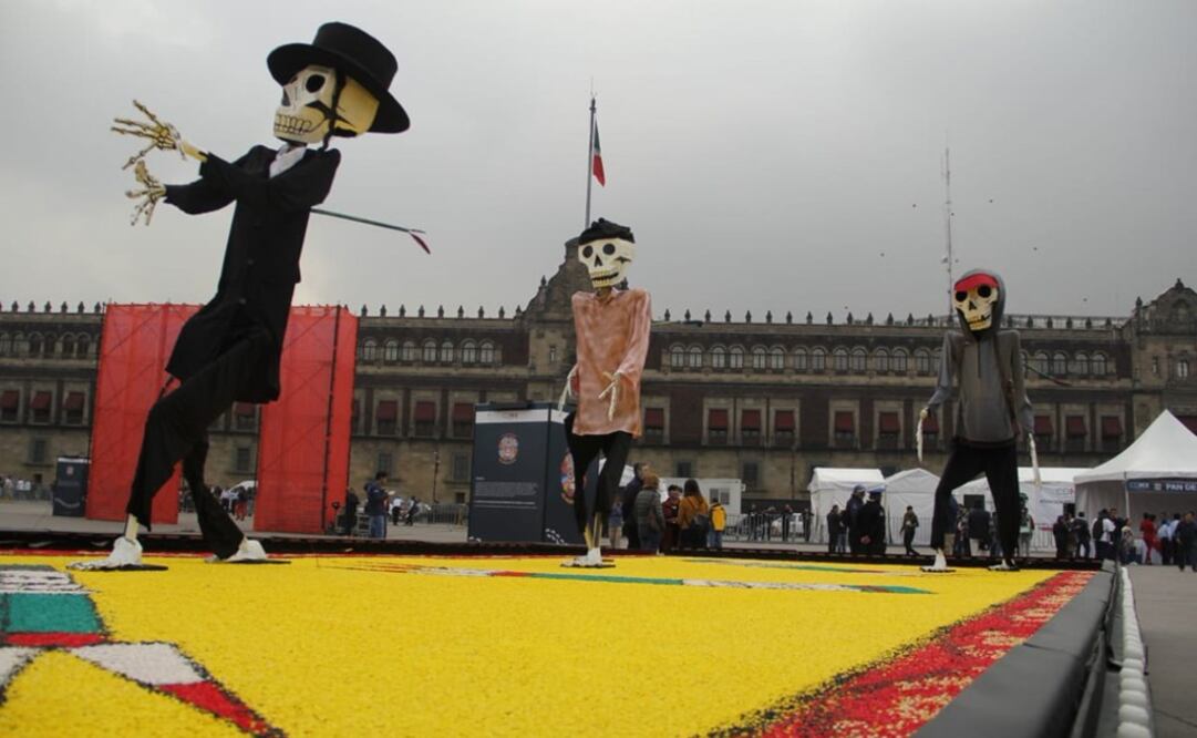 Megaofrenda en el zócalo capitalino. Foto: Especial