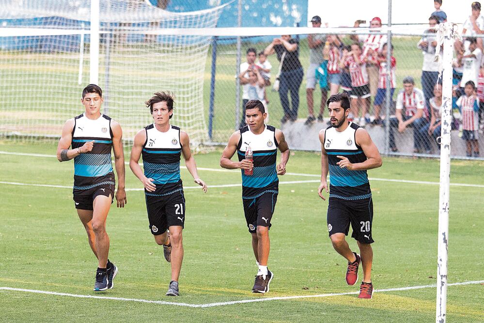 Orbelín Pineda y Rodolfo Pizarro trabajan con el Tri que va a Copa Oro (SANDRA BAUTISTA. IMAGO7)