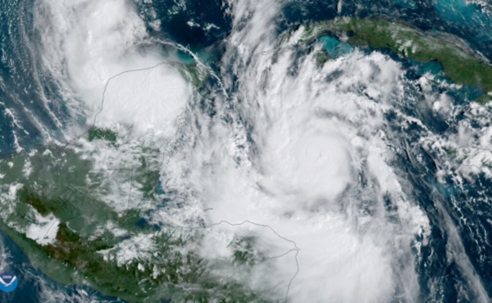 El huracán Delta se ve así desde el espacio; captan satélites su paso