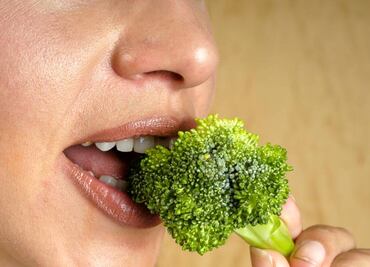 ¿Cuál es la mejor forma de comer brócoli para aprovechar sus nutrientes?