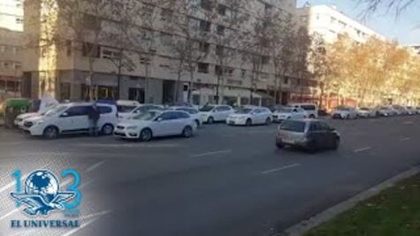 Taxistas colapsan calles de Barcelona y Madrid en protesta contra Uber
