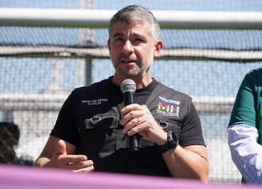 Mauricio Tabe entrega nuevas canchas de futbol en alcaldía Miguel Hidalgo