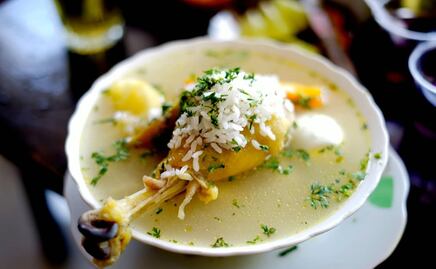 Cuál es la diferencia entre el caldo de gallina y el caldo de pollo