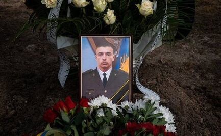 “Vi cómo enterraban a mi mejor amigo lejos de su hogar”: el solitario funeral de un joven soldado ucraniano