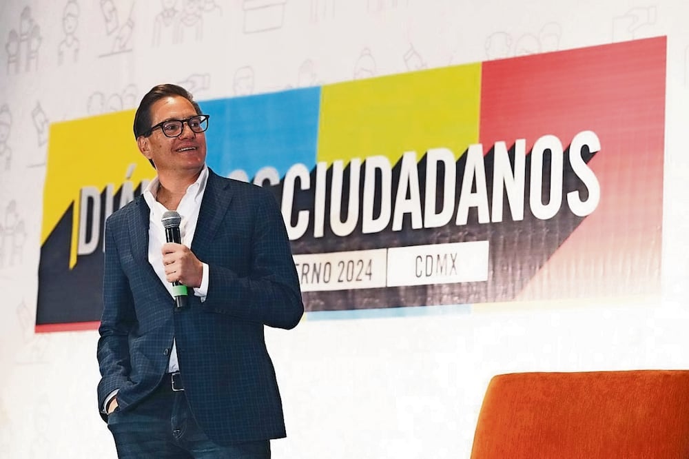 Al participar en el encuentro Diálogos Ciudadanos, Salomón Chertorivski reconoció la importancia de impulsar el crecimiento y competitividad de la CDMX. Foto Especial