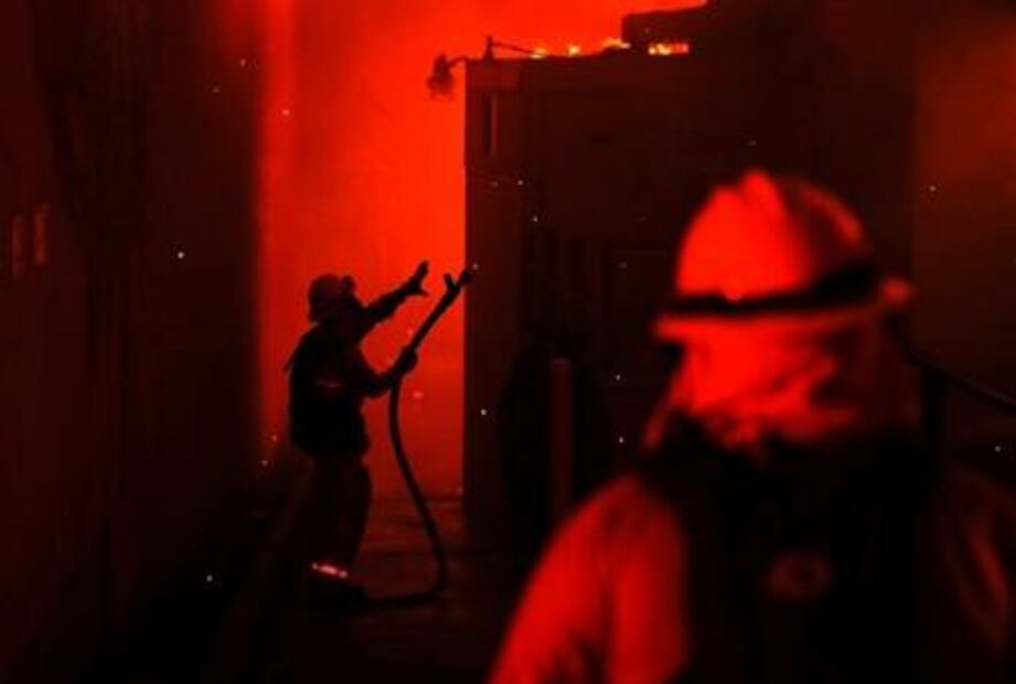 Evacuadas 20 mil personas en California por incendio forestal