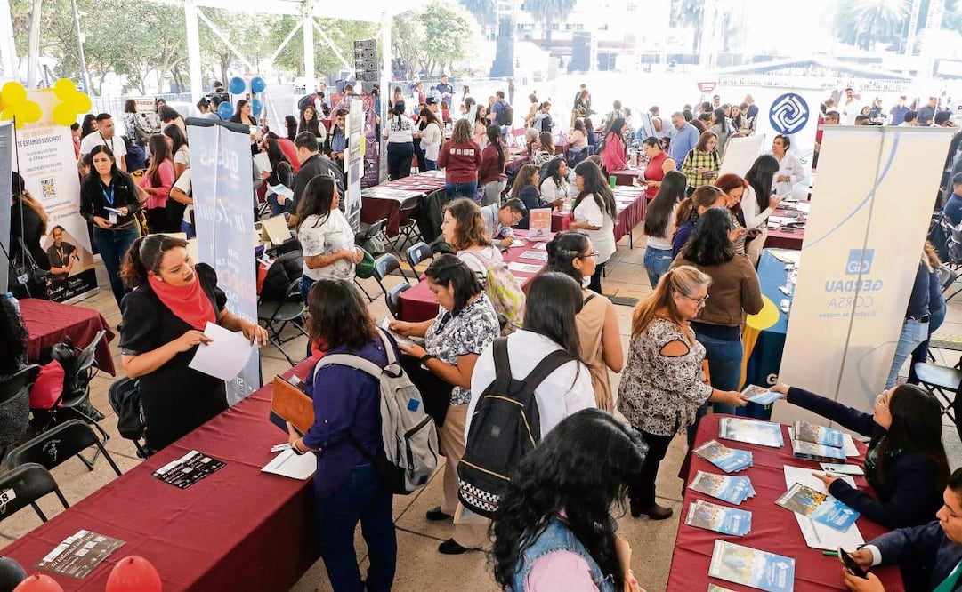 La feria de empleo para mujeres se realiza en el Monumento a la Revolución. (20/03/2025) Foto: Especial