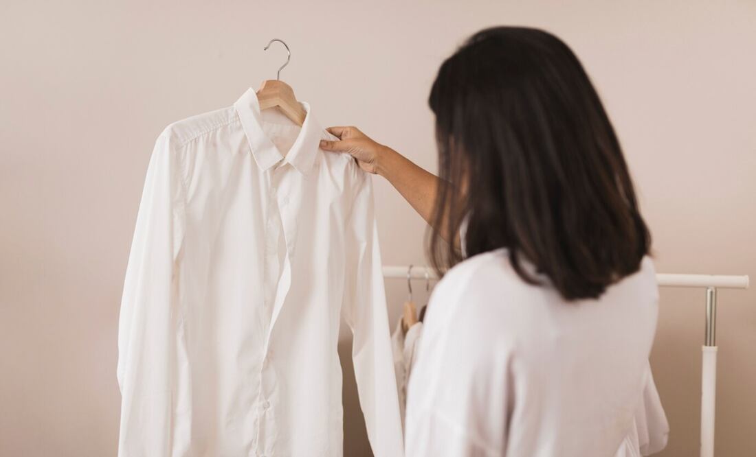 Desmancha tus camisas blancas con estos ingredientes. Foto: Freepik